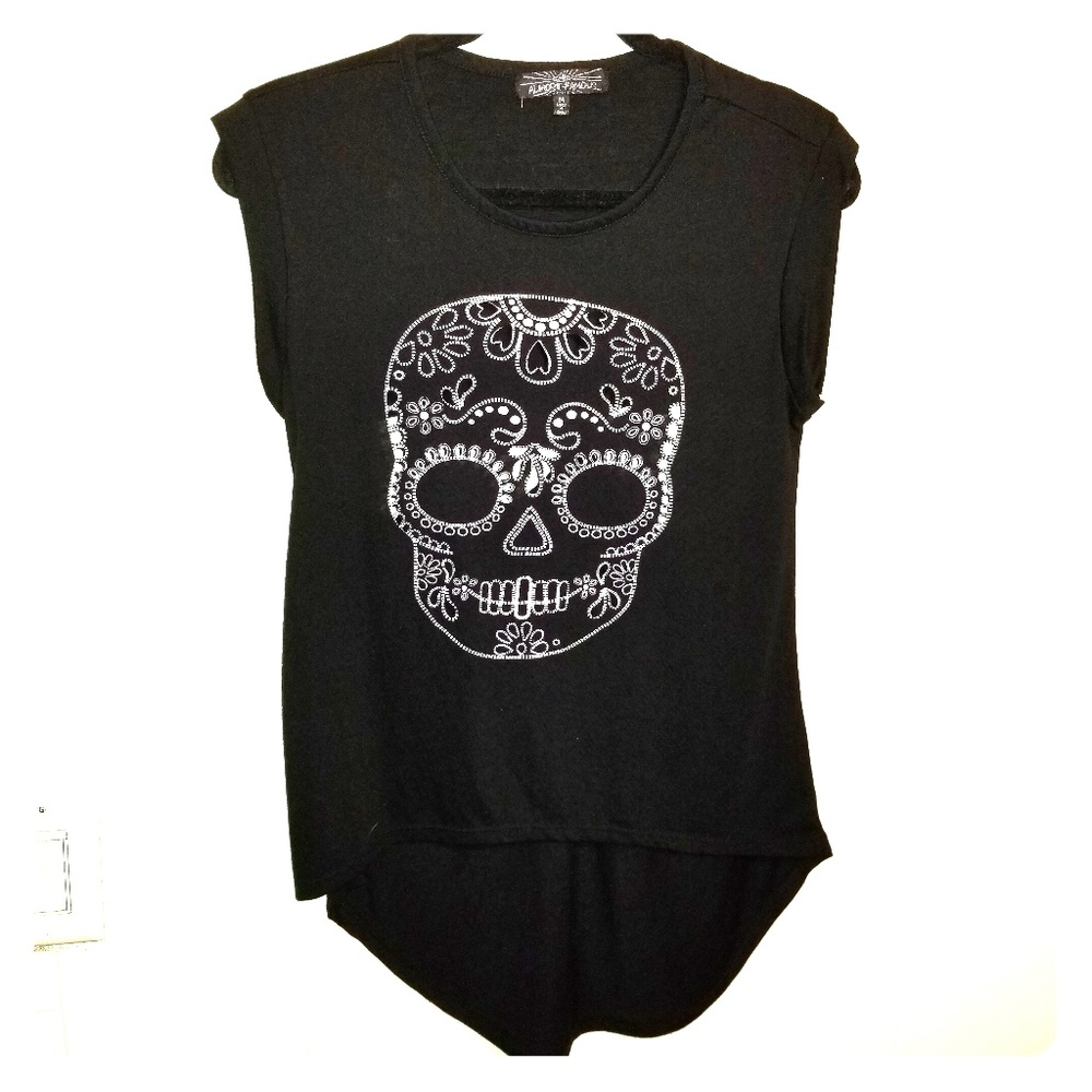 Almost famous women's skull shirt size medium